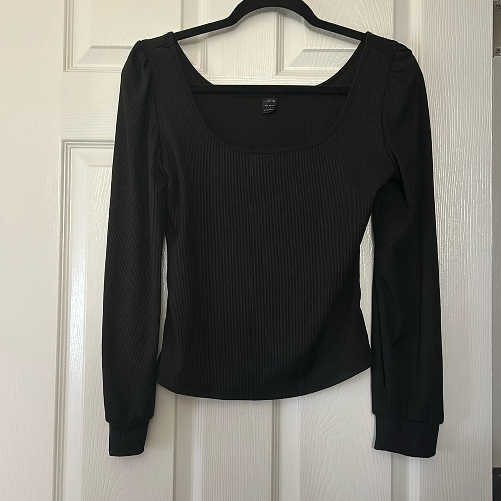 Black Puffy Sleeve Top